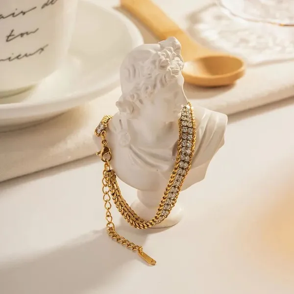 Golden_Stainless_Steel_And_Hypoallergenic_Coating_Bracelet_For_Women